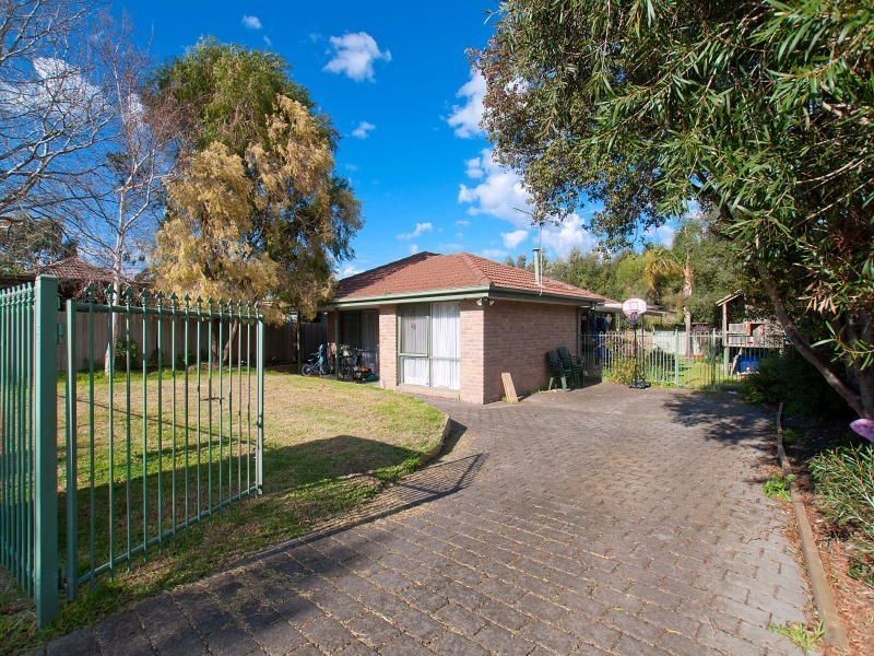 2 Elenya Court, Frankston VIC 3199