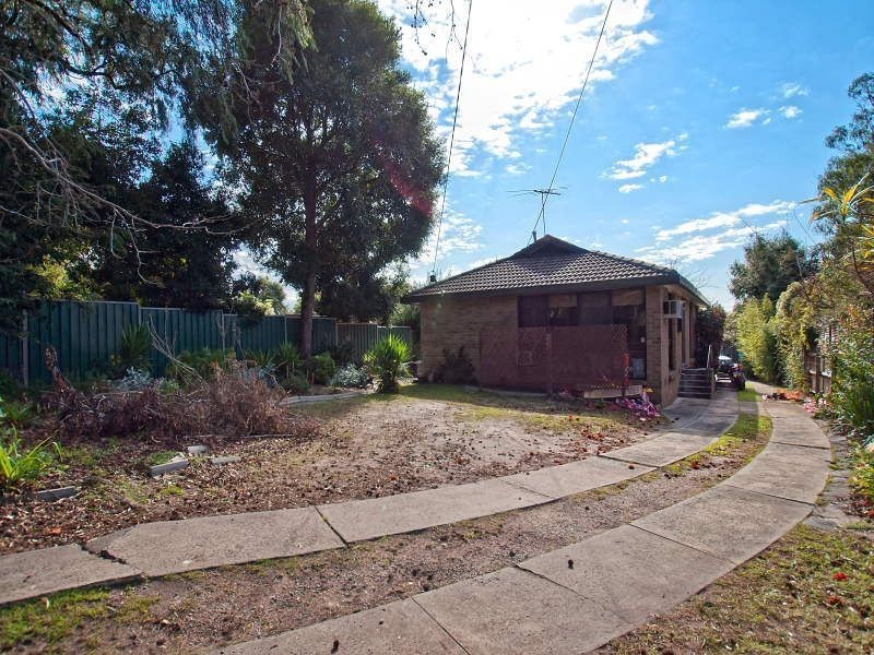 12 Leawarra Parade, Frankston VIC 3199