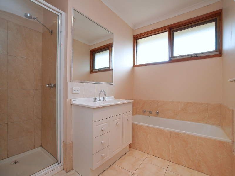 12 Leawarra Parade, Frankston VIC 3199