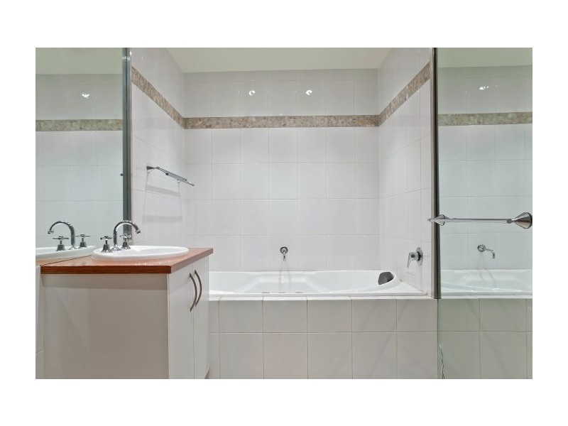 2/242 Heatherhill Road, Frankston VIC 3199