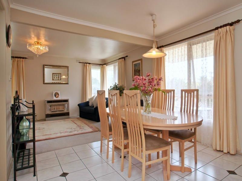 16 Coprosma Avenue, Frankston VIC 3199