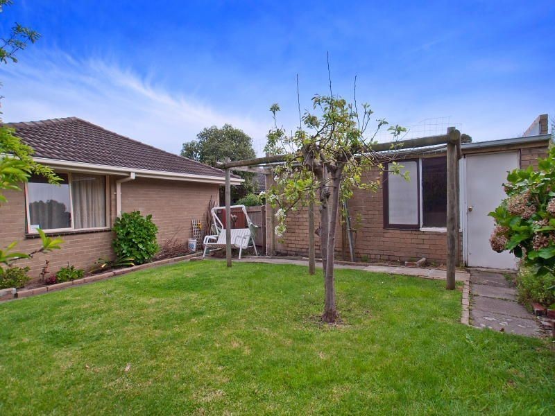 16 Coprosma Avenue, Frankston VIC 3199