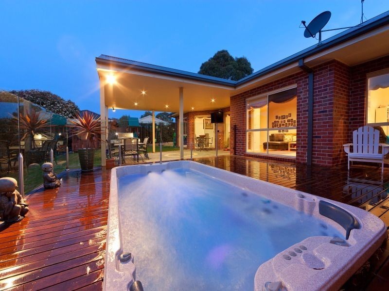 8 Snow Gum Place, Somerville VIC 3912