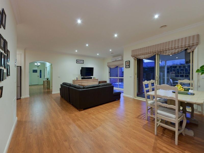8 Snow Gum Place, Somerville VIC 3912