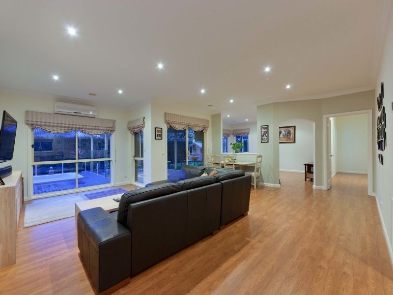 8 Snow Gum Place, Somerville VIC 3912