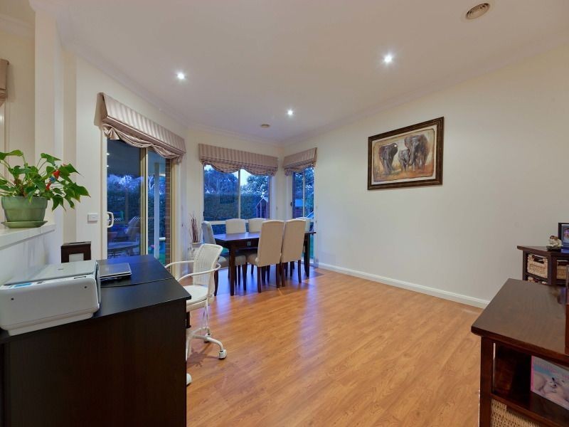 8 Snow Gum Place, Somerville VIC 3912