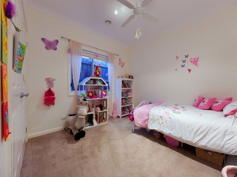 8 Snow Gum Place, Somerville VIC 3912