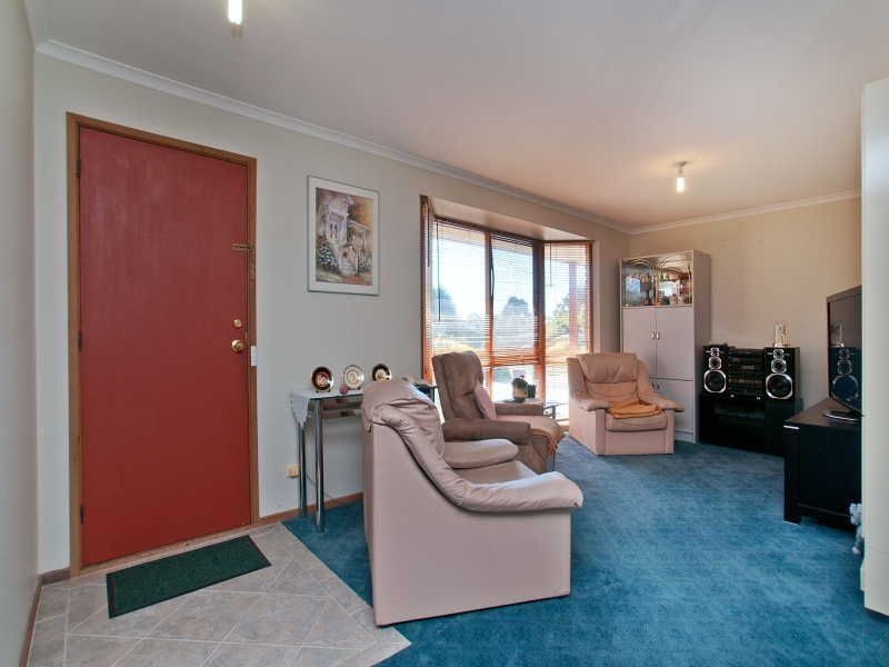 2/33 Wiltshire Drive, Somerville VIC 3912
