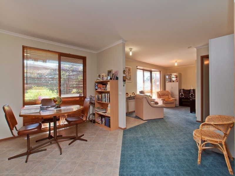 2/33 Wiltshire Drive, Somerville VIC 3912