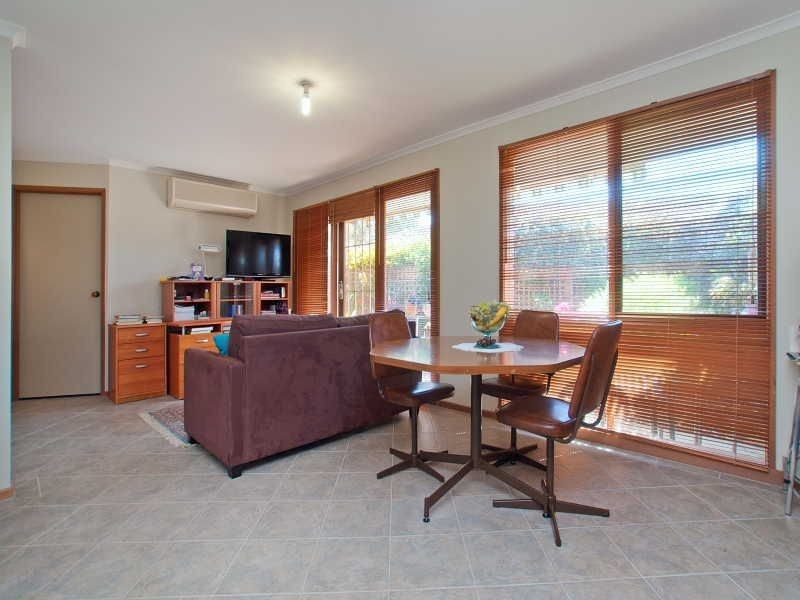 2/33 Wiltshire Drive, Somerville VIC 3912