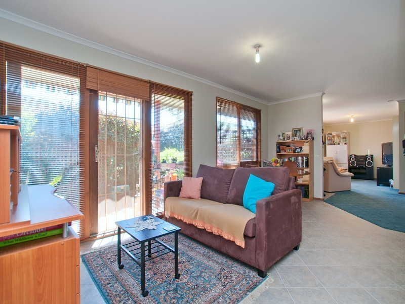 2/33 Wiltshire Drive, Somerville VIC 3912