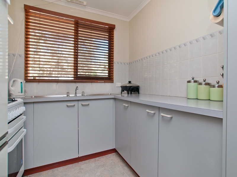 2/33 Wiltshire Drive, Somerville VIC 3912