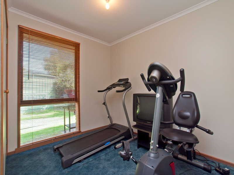 2/33 Wiltshire Drive, Somerville VIC 3912