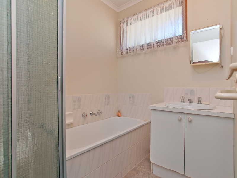 2/33 Wiltshire Drive, Somerville VIC 3912