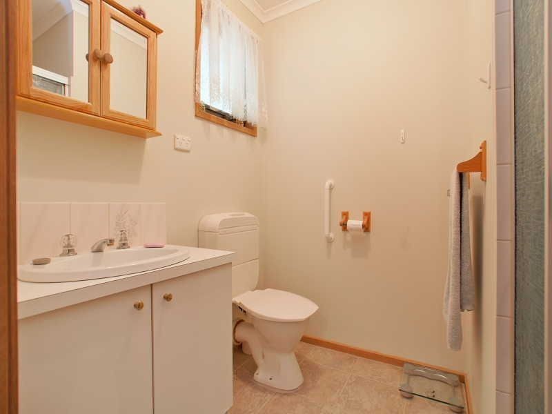 2/33 Wiltshire Drive, Somerville VIC 3912