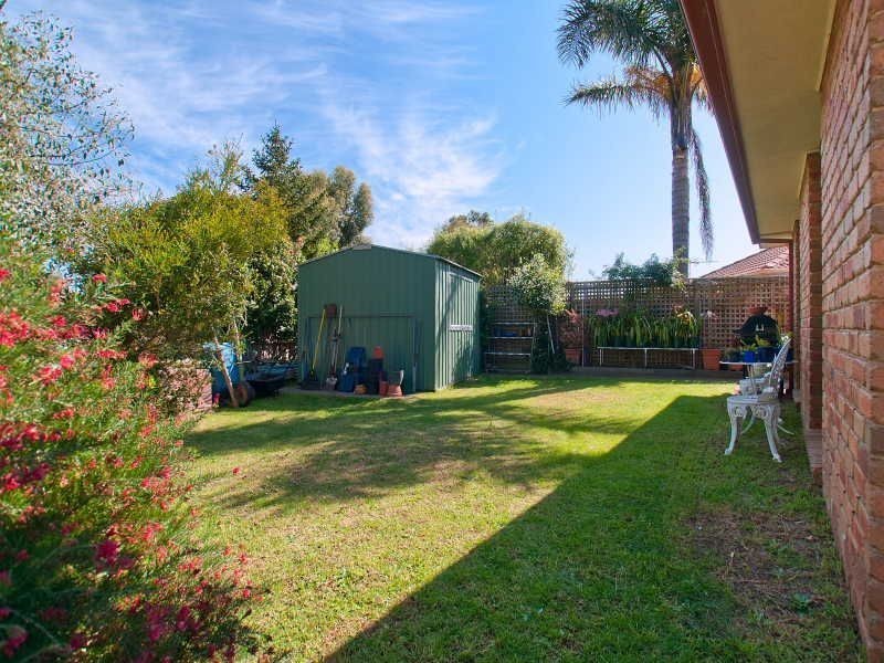 2/33 Wiltshire Drive, Somerville VIC 3912