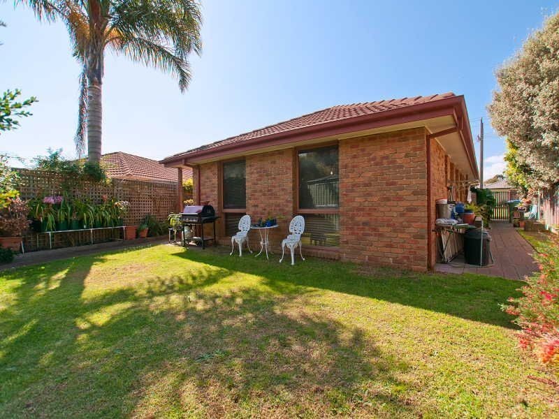 2/33 Wiltshire Drive, Somerville VIC 3912