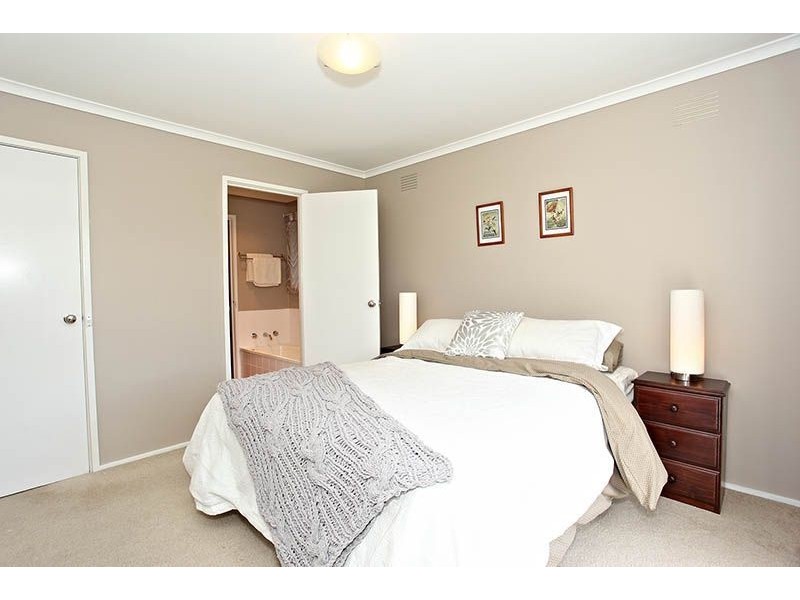 31 Oaklands Crescent, Frankston VIC 3199