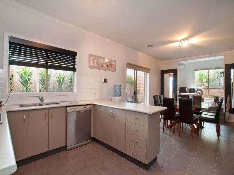 48 Clifton Park Drive, Carrum Downs VIC 3201