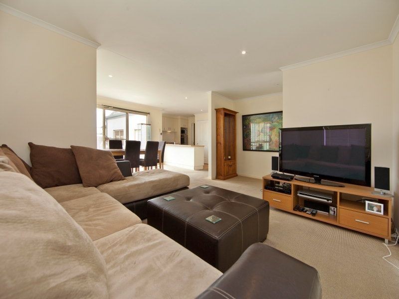 1/28 Eramosa Road West, Somerville VIC 3912