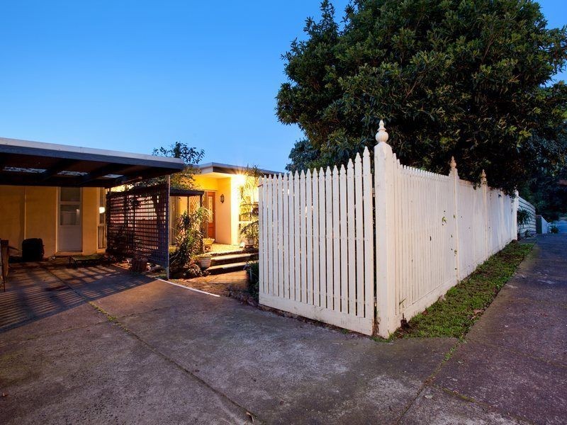 10 Woodlands Grove, Frankston VIC 3199