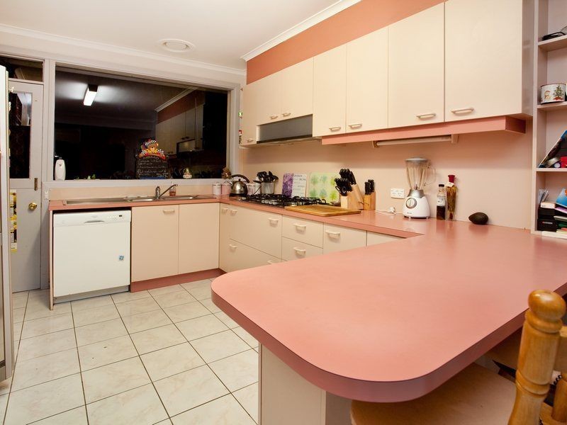 10 Woodlands Grove, Frankston VIC 3199
