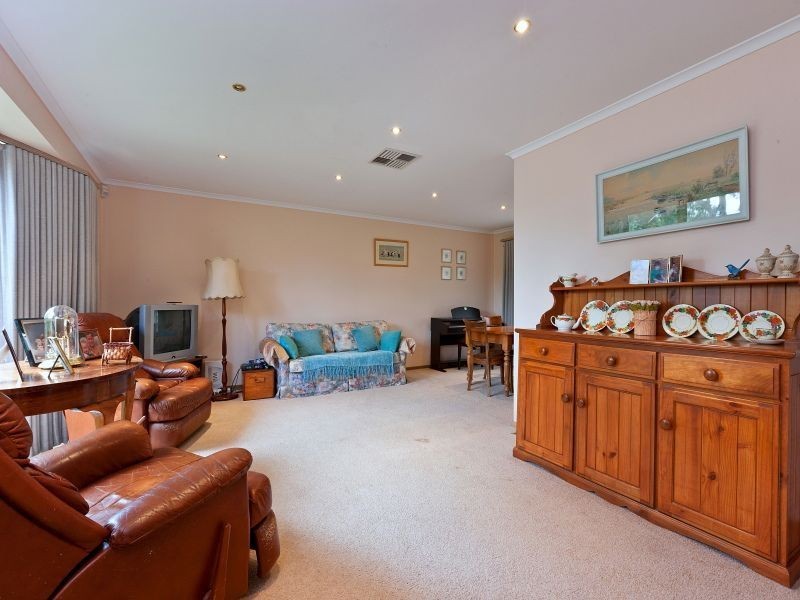 6 Carla Court, Somerville VIC 3912