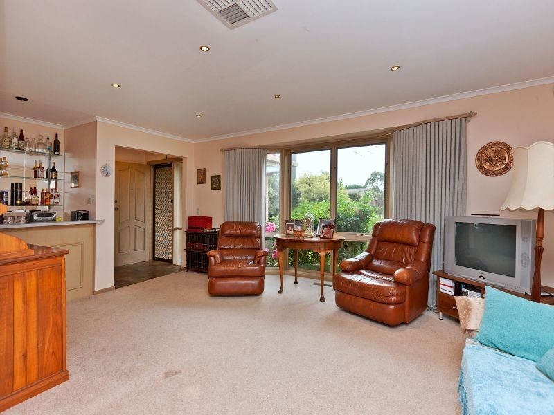 6 Carla Court, Somerville VIC 3912