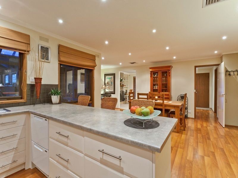 4 Dorchester Court, Frankston VIC 3199