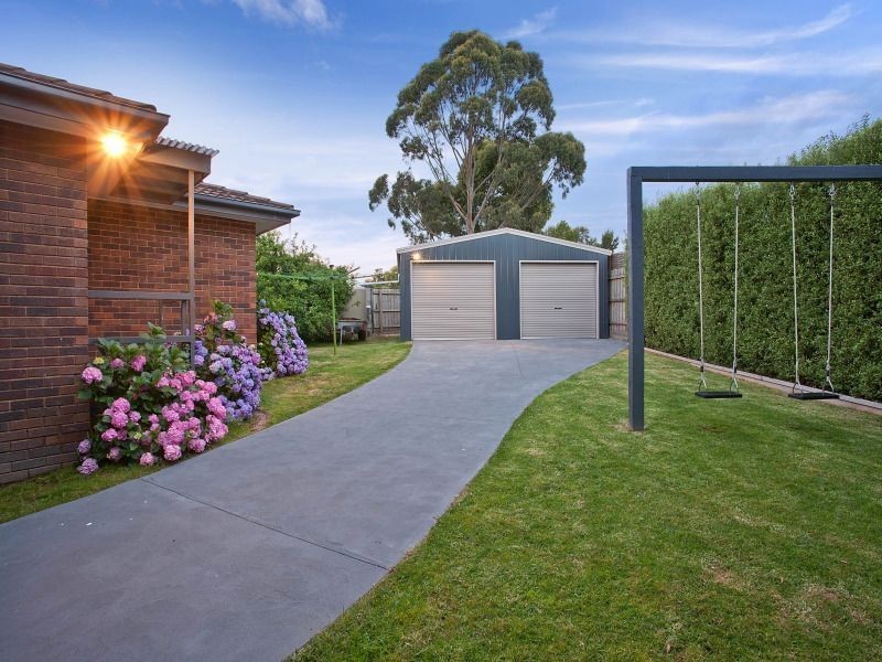 4 Dorchester Court, Frankston VIC 3199