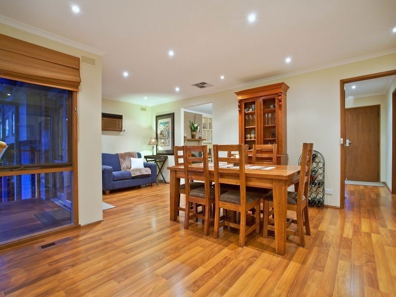 4 Dorchester Court, Frankston VIC 3199