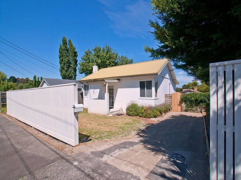 17 Burns Street, Frankston VIC 3199