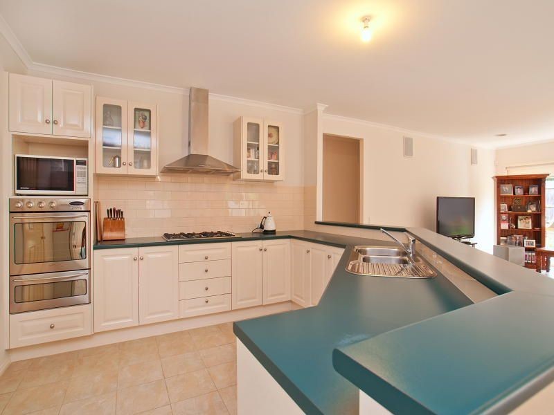 2A Bartlett  Street, Frankston South VIC 3199