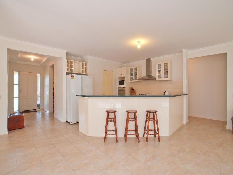 2A Bartlett  Street, Frankston South VIC 3199