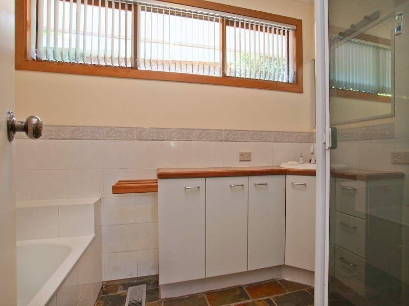 24 Coprosma Avenue, Frankston VIC 3199