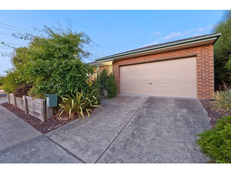 19 Pine Hill Drive, Frankston VIC 3199
