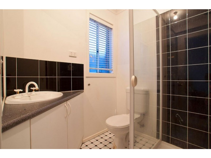 2B Raymond Avenue, Frankston VIC 3199