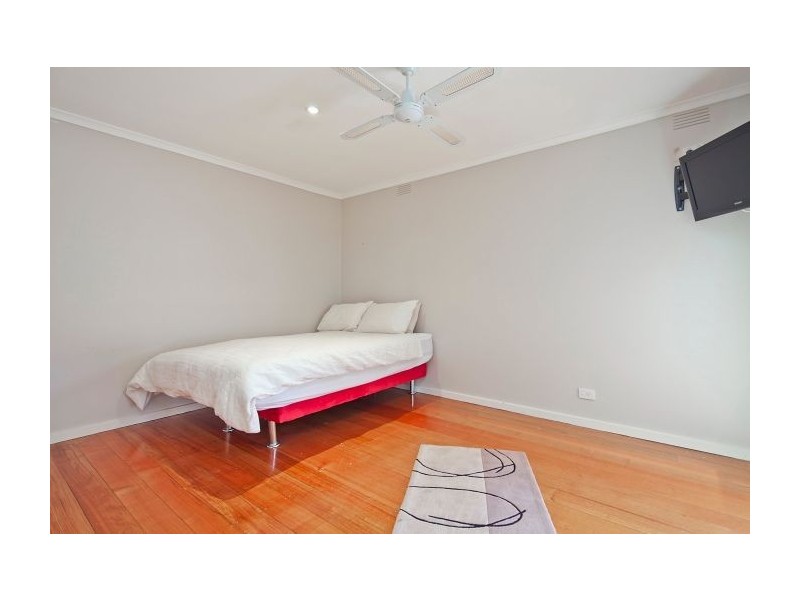 24 Kinsale Street, Seaford VIC 3198