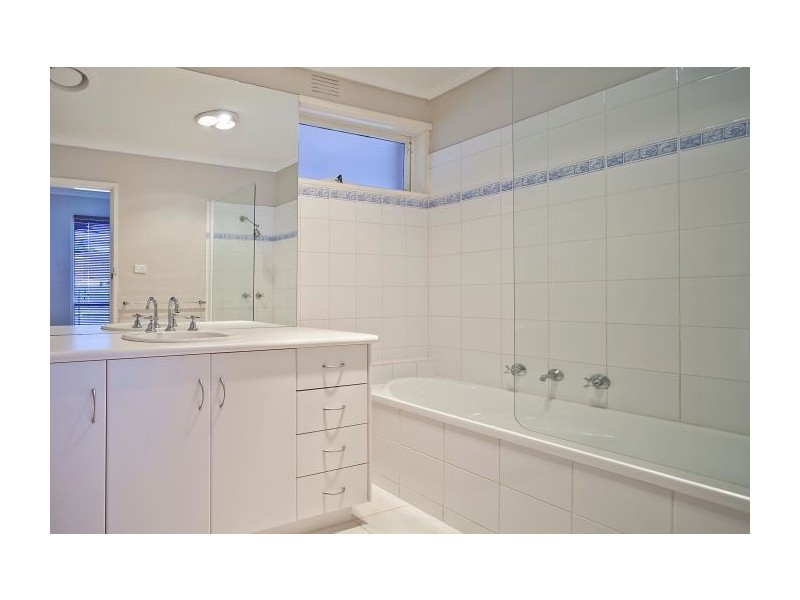24 Kinsale Street, Seaford VIC 3198