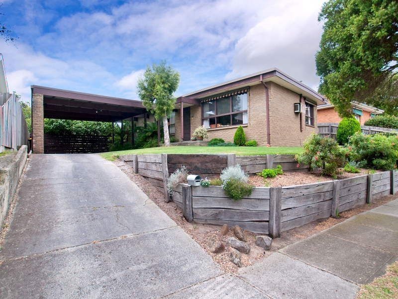 11 Pine Hill Drive, Frankston VIC 3199