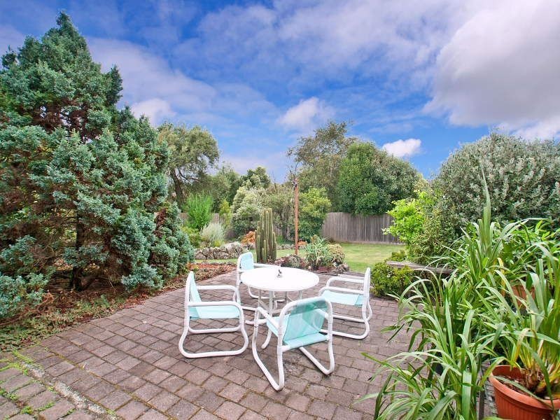 11 Pine Hill Drive, Frankston VIC 3199