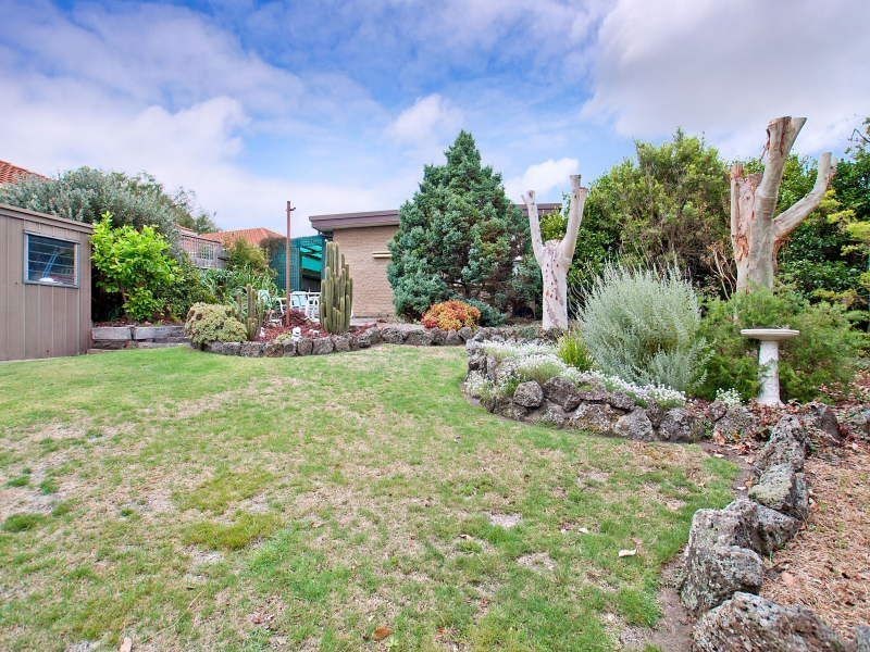 11 Pine Hill Drive, Frankston VIC 3199