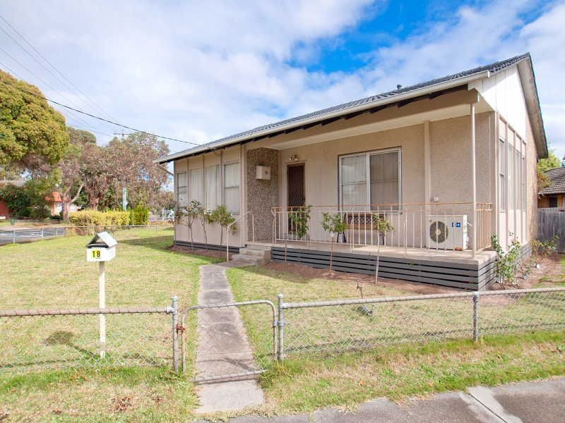 18 Lindsay Street, Frankston North VIC 3200