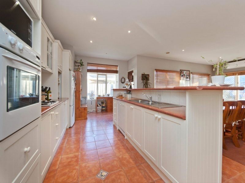 18 Michael Way, Somerville VIC 3912