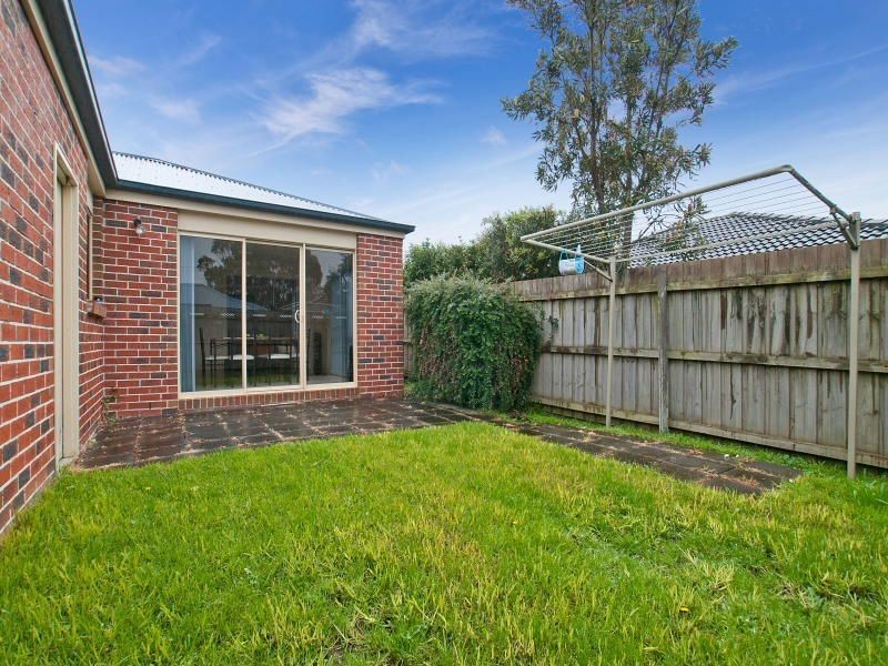 2/3 Alfred Street, Somerville VIC 3912