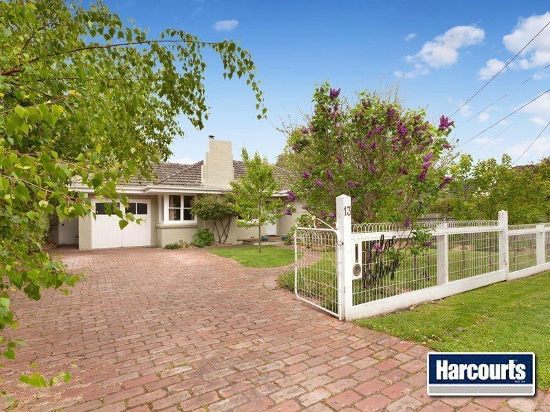 13 Fleetwood Crescent, Frankston South VIC 3199