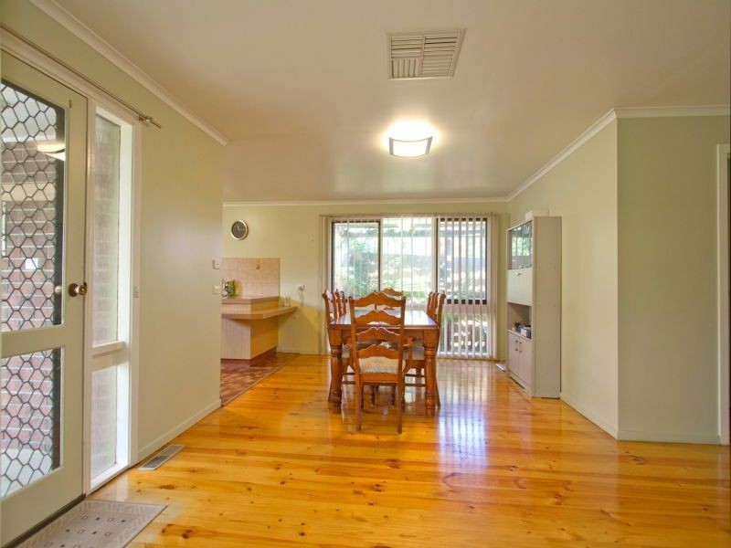 8 Lerwick Court, Frankston VIC 3199