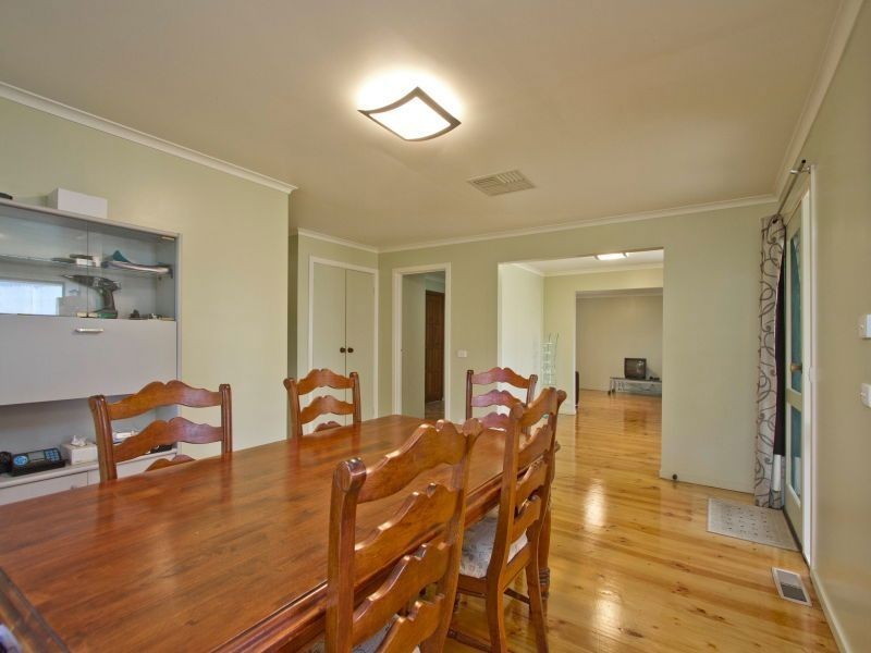 8 Lerwick Court, Frankston VIC 3199