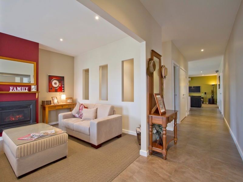 2 Brokenwood Court, Langwarrin VIC 3910