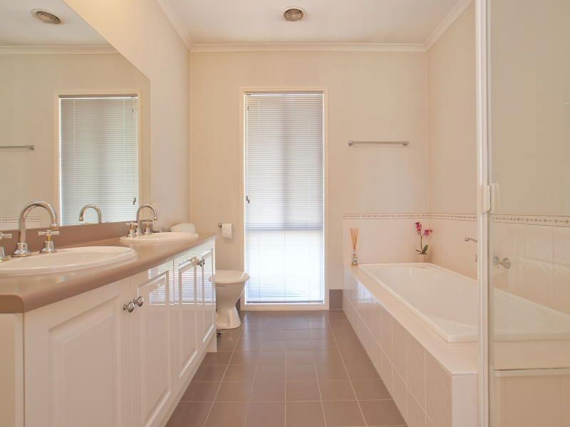 2A Bartlett Street, Frankston South VIC 3199